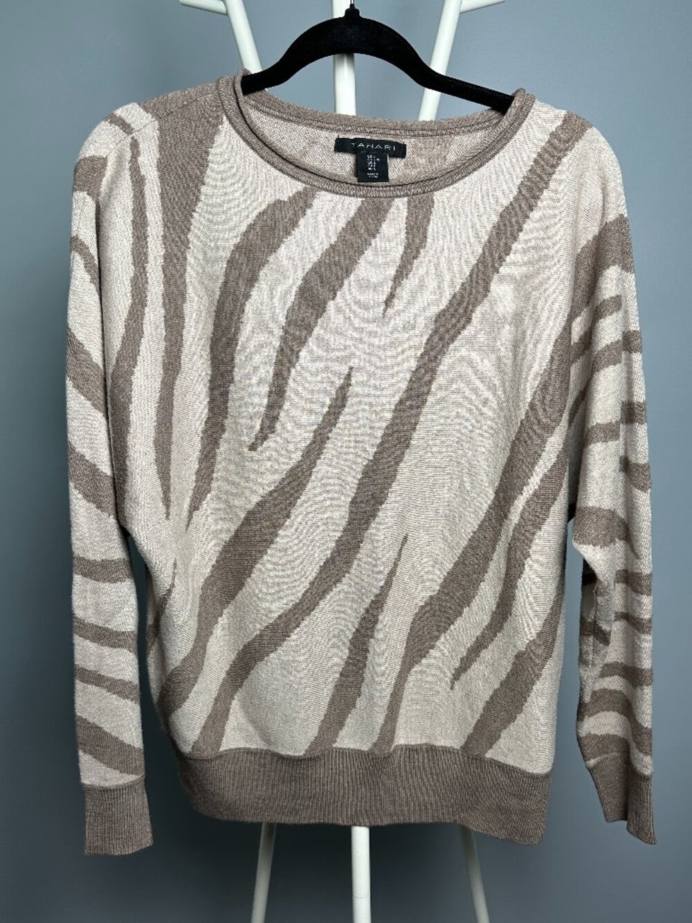 Tahari women's zebra-print pullover sweater Large